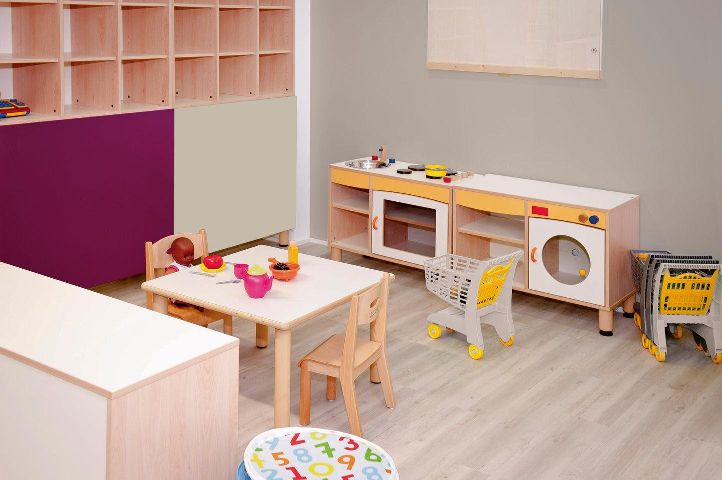 STACKABLE WOODEN CHAIR (NL)