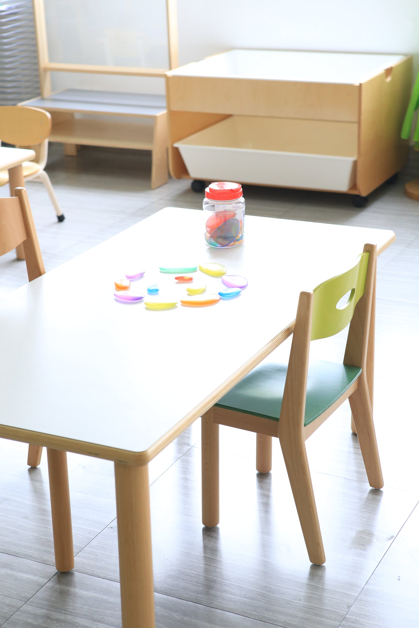 STACKABLE WOODEN CHAIR (NL)