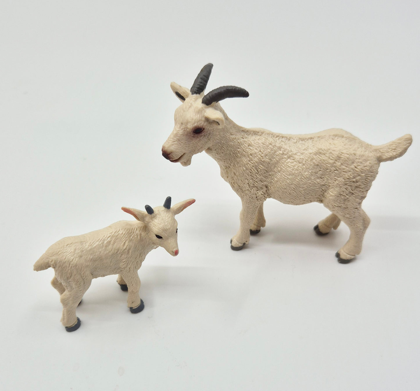 Farm animals: Goats: Nanny and kid